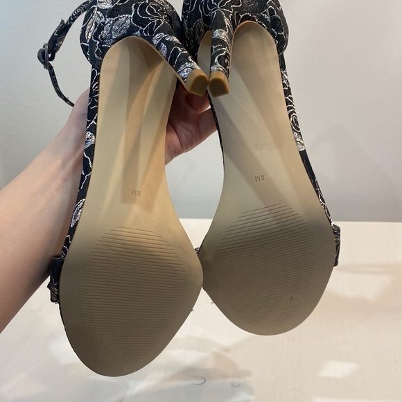 Nwot Guess Floral Ankle Strap Heel Sandal - Picture 12 of 13